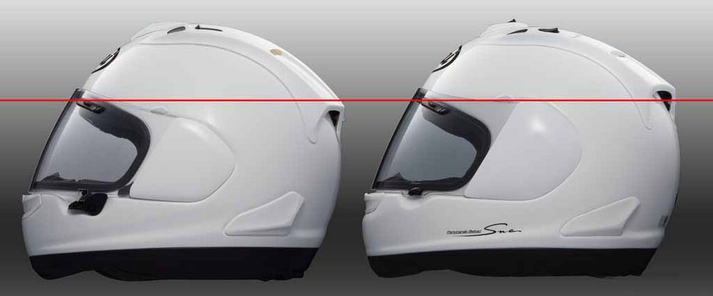 Links de Arai RX-7V en rechts de Arai RX-7 GP